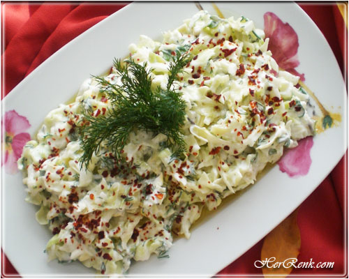 Yoğurtlu Beyaz Lahana SalatasıYoğurtlu Beyaz lahana salatası, salata